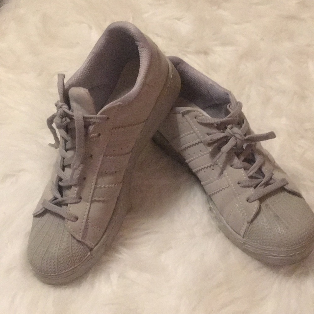 Adidas gray sneakers